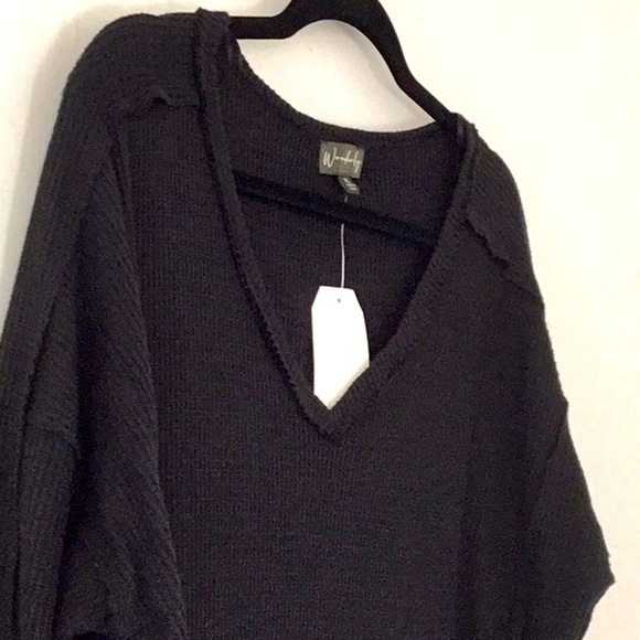 Belk Wonderly, Woman’s Black V-Neck Waffle Knit Long Sleeve Relaxed Fit Tunic. - Picture 8 of 8